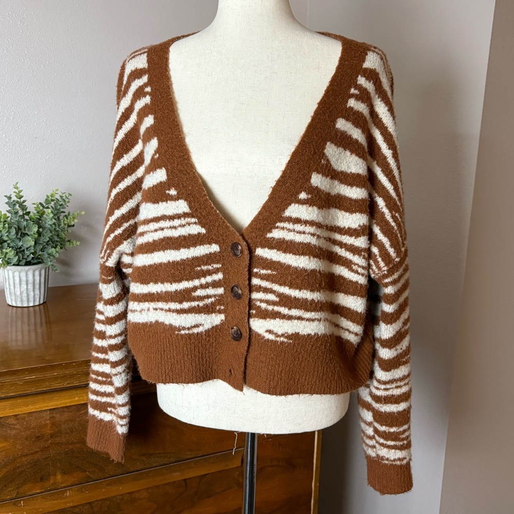 Casual Autumn Women's Cardigan - Off Shoulder V-Neck Sweater size Small